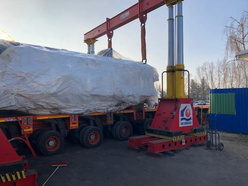 The unloading of a 110-ton press in Starogard Gdański.