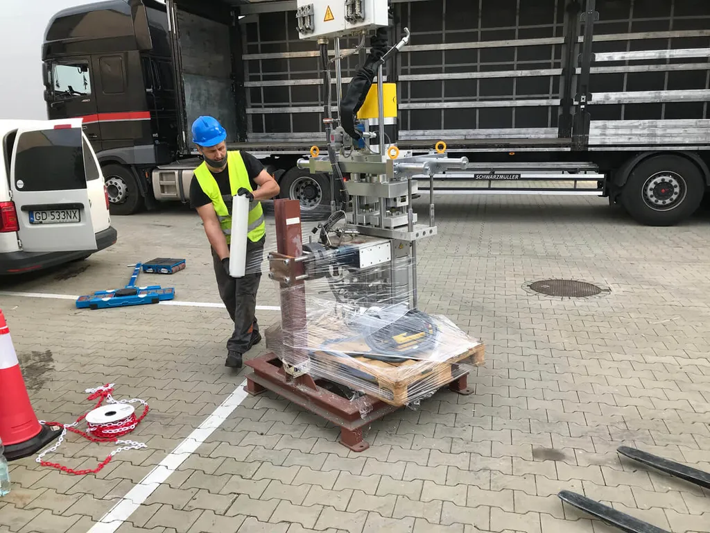 Kompleksowa Relokacja Wtryskarki Plastiku