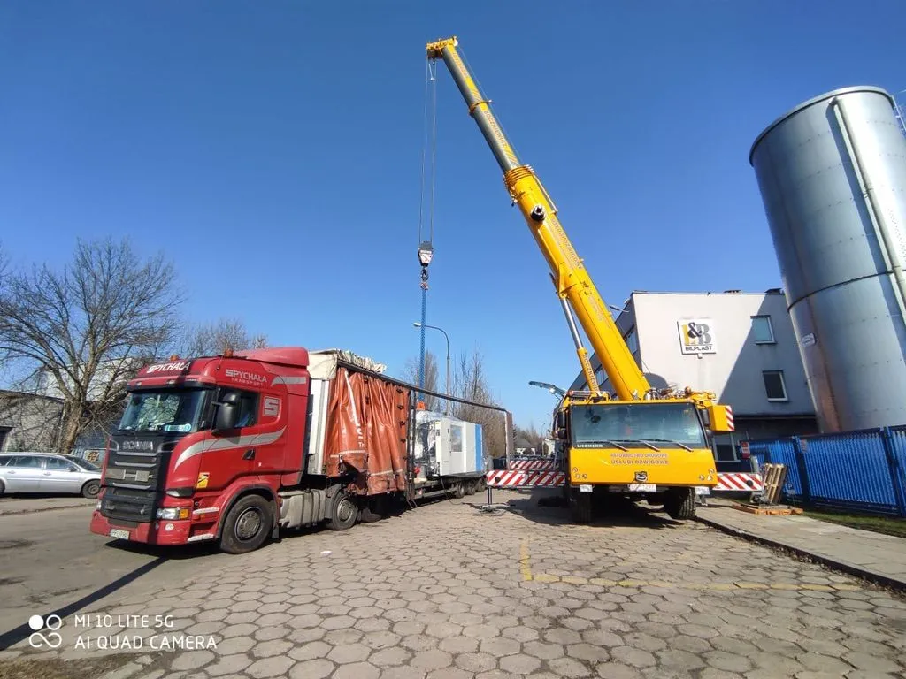 The Strategic Process of Unloading and Assembling a Plastic Injection Molding Machine