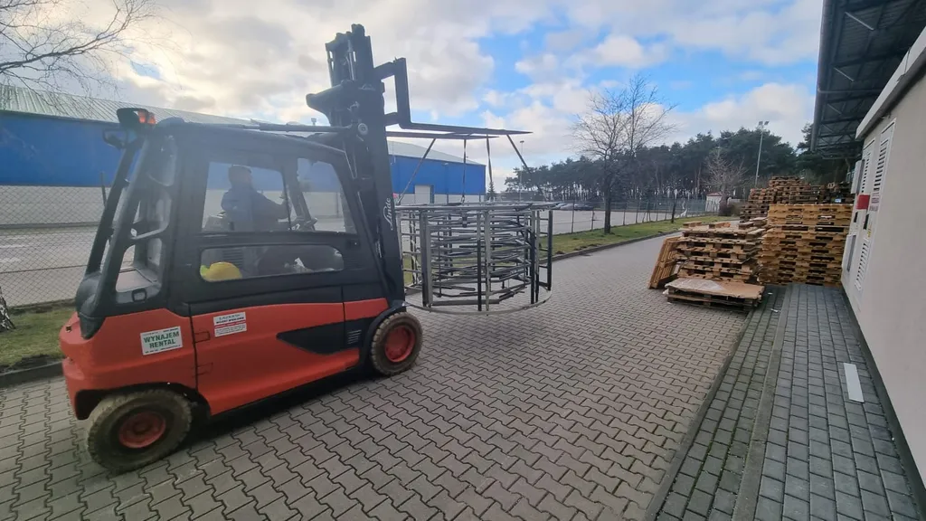 Transport części wtłaczarki