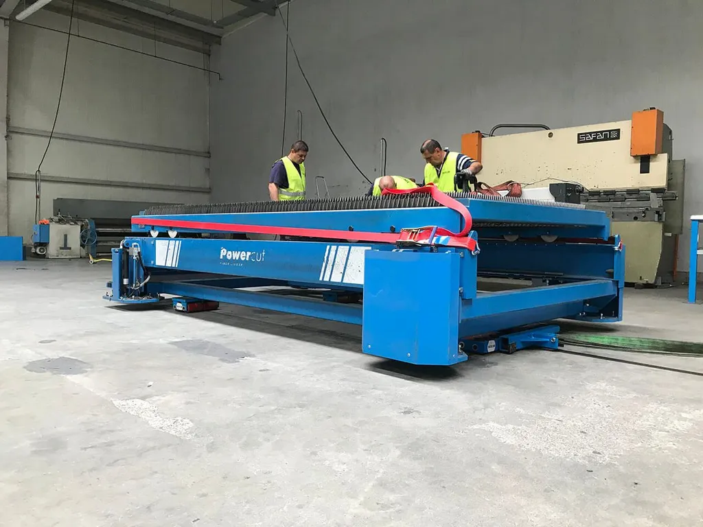 Relokacja lasera światłowodowego w Pułtusku: Kompleksowe podejście do transportu i montażu
