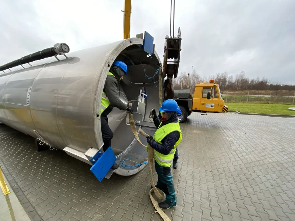 The Intricacies of Silos Unloading and Assembly in Racibórz